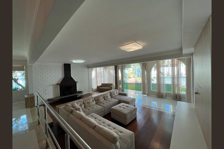 Casa de condomínio para alugar com 915m², 5 quartos e 4 vagas Casa de condomínio para alugar com 915m², 5 quartos e 4 vagasSala