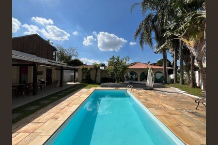 Casa de condomínio para alugar com 915m², 5 quartos e 4 vagas Casa de condomínio para alugar com 915m², 5 quartos e 4 vagasÁrea externa