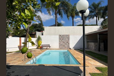 Casa de condomínio para alugar com 915m², 5 quartos e 4 vagas Casa de condomínio para alugar com 915m², 5 quartos e 4 vagasÁrea externa