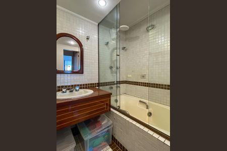 Apartamento à venda com 205m², 3 quartos e 2 vagasBanheiro da Suíte 2