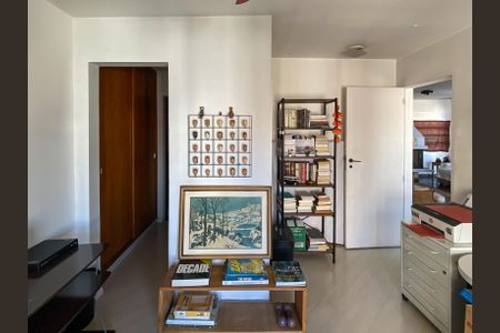 Apartamento à venda com 205m², 3 quartos e 2 vagasSuíte 2