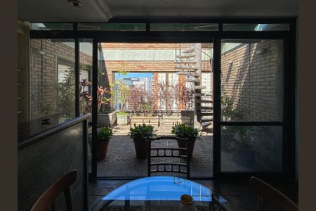 Apartamento à venda com 205m², 3 quartos e 2 vagasQuintal