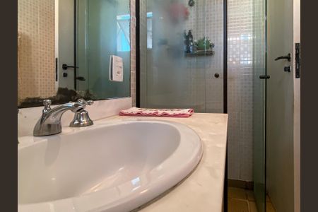 Apartamento à venda com 205m², 3 quartos e 2 vagasBanheiro da Suíte 1