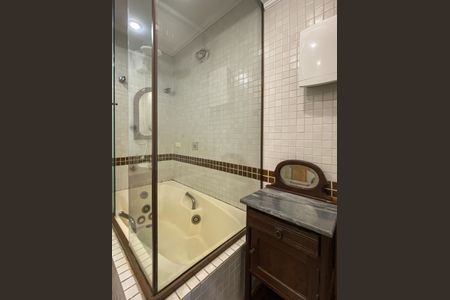 Apartamento à venda com 205m², 3 quartos e 2 vagasBanheiro da Suíte 2