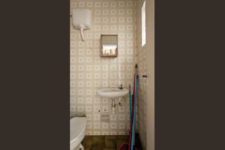 Casa à venda com 118m², 2 quartos e 2 vagasBanheiro 