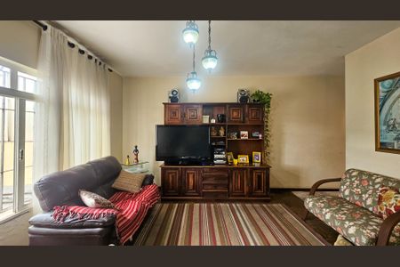 Casa à venda com 118m², 2 quartos e 2 vagasSala