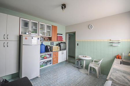 Casa à venda com 158m², 2 quartos e 2 vagasCozinha 