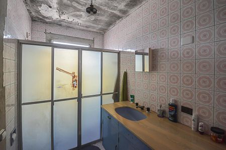 Casa à venda com 158m², 2 quartos e 2 vagasBanheiro 1