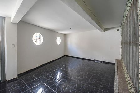 Casa à venda com 158m², 2 quartos e 2 vagasQuintal