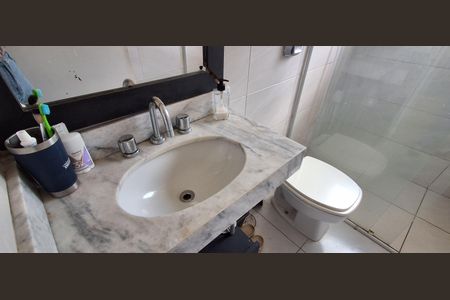 Casa à venda com 400m², 3 quartos e 4 vagasBanheiro Suíte 2