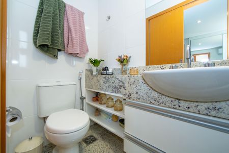 Apartamento à venda com 145m², 2 quartos e 3 vagasBANHEIRO2