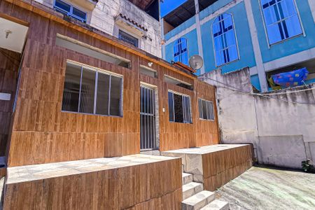 Casa à venda com 60m², 2 quartos e sem vaga Casa à venda com 60m², 2 quartos e sem vagaFachada casa