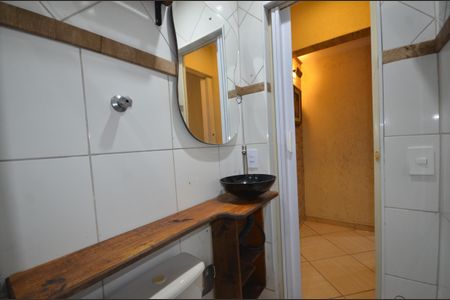 Banheiro de apartamento para alugar com 1 quarto, 20m² em Bento Ribeiro, Rio de Janeiro