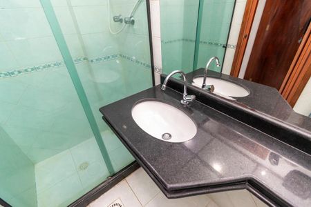 Apartamento à venda com 105m², 3 quartos e 2 vagasBanheiro da Suíte