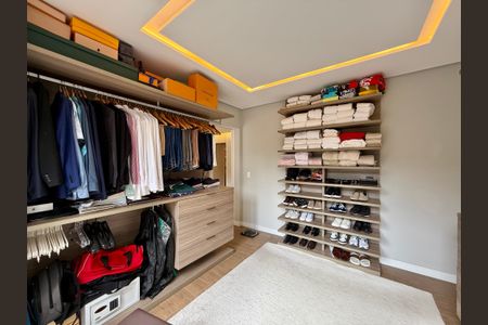 Casa de condomínio à venda com 600m², 3 quartos e 5 vagasCloset 1 Suíte 1