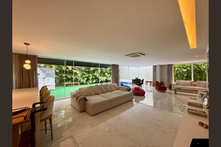 Casa de condomínio à venda com 600m², 3 quartos e 5 vagasSala 