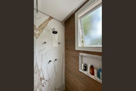 Casa de condomínio à venda com 600m², 3 quartos e 5 vagasBanheiro 1 Suíte 1