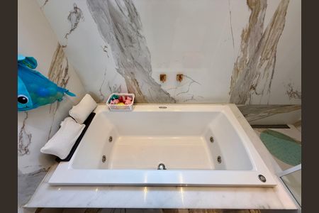 Casa de condomínio à venda com 600m², 3 quartos e 5 vagasBanheiro 2 Suíte 1