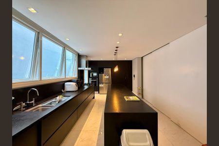 Casa de condomínio à venda com 600m², 3 quartos e 5 vagasCozinha 