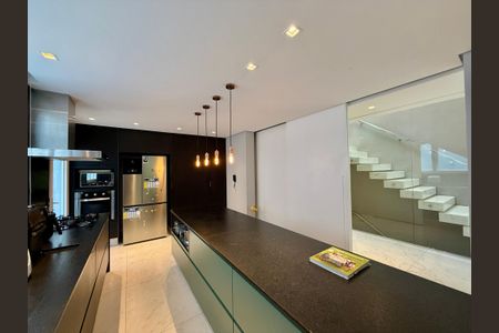 Casa de condomínio à venda com 600m², 3 quartos e 5 vagasCozinha 