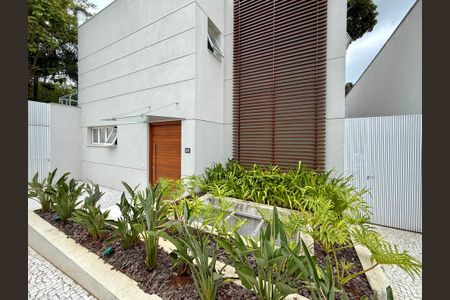 Casa de condomínio à venda com 600m², 3 quartos e 5 vagasFachada Casa