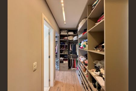Casa de condomínio à venda com 600m², 3 quartos e 5 vagasCloset 2 Suíte 1