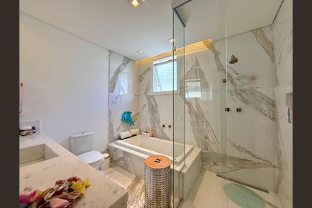 Casa de condomínio à venda com 600m², 3 quartos e 5 vagasBanheiro 2 Suíte 1