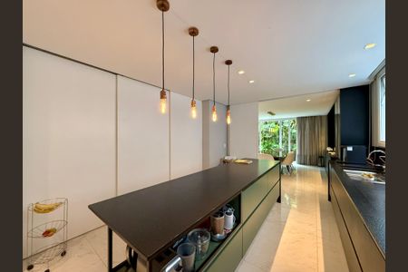 Casa de condomínio à venda com 600m², 3 quartos e 5 vagasCozinha 