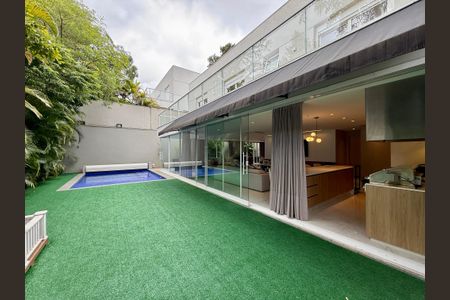 Casa de condomínio à venda com 600m², 3 quartos e 5 vagasQuintal