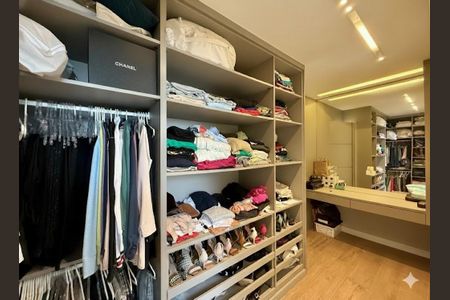 Casa de condomínio à venda com 600m², 3 quartos e 5 vagasCloset 2 Suíte 1