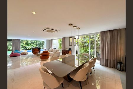 Casa de condomínio à venda com 600m², 3 quartos e 5 vagasSala 