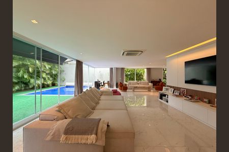 Sala  de casa de condomínio à venda com 3 quartos, 600m² em Granja Julieta, São Paulo