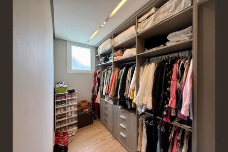 Casa de condomínio à venda com 600m², 3 quartos e 5 vagasCloset 2 Suíte 1