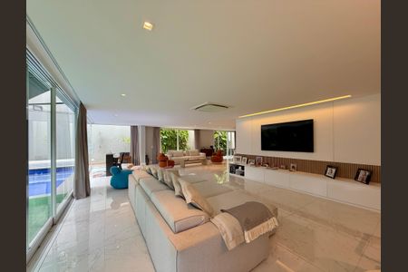 Casa de condomínio à venda com 600m², 3 quartos e 5 vagasSala 