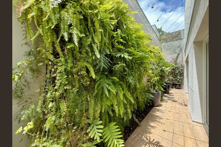 Casa de condomínio à venda com 600m², 3 quartos e 5 vagasQuintal Lateral