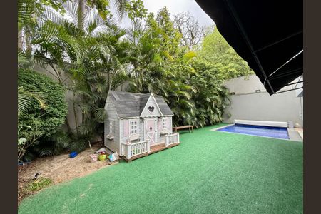 Casa de condomínio à venda com 600m², 3 quartos e 5 vagasQuintal