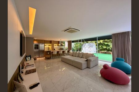 Casa de condomínio à venda com 600m², 3 quartos e 5 vagasSala 