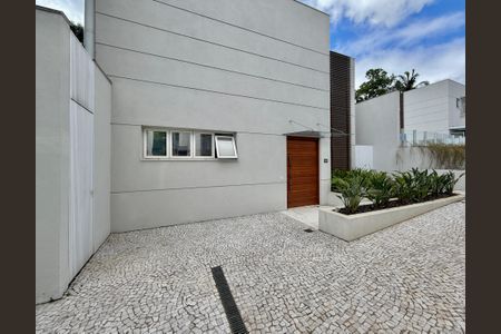 Casa de condomínio à venda com 600m², 3 quartos e 5 vagasFachada Casa
