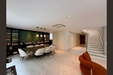 Casa de condomínio à venda com 600m², 3 quartos e 5 vagasSala 