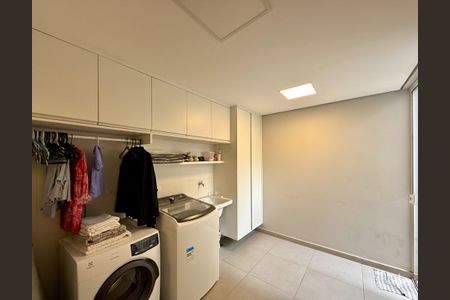 Casa de condomínio à venda com 600m², 3 quartos e 5 vagasÁrea de Serviço