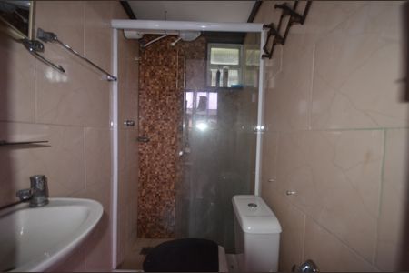 Banheiro de kitnet/studio para alugar com 1 quarto, 12m² em Bento Ribeiro, Rio de Janeiro