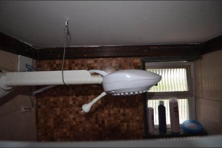 Banheiro de kitnet/studio para alugar com 1 quarto, 12m² em Bento Ribeiro, Rio de Janeiro