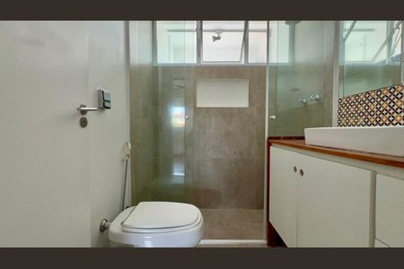 Apartamento à venda com 85m², 2 quartos e 1 vaga Apartamento à venda com 85m², 2 quartos e 1 vagaBanheiro