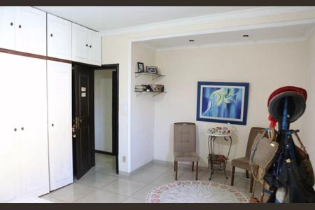 Casa para alugar com 331m², 4 quartos e 2 vagasQuarto