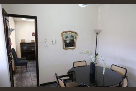 Casa para alugar com 331m², 4 quartos e 2 vagasQuarto