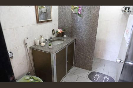 Casa para alugar com 331m², 4 quartos e 2 vagasBanheiro