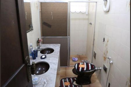 Casa para alugar com 331m², 4 quartos e 2 vagasBanheiro