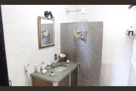 Casa para alugar com 331m², 4 quartos e 2 vagasBanheiro