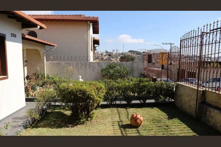 Casa para alugar com 331m², 4 quartos e 2 vagasÁrea externa