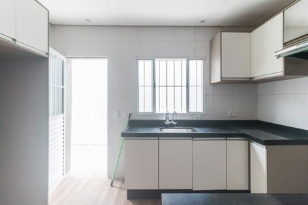 Casa para alugar com 100m², 2 quartos e 2 vagasCozinha